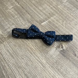 Pre tied bow tie